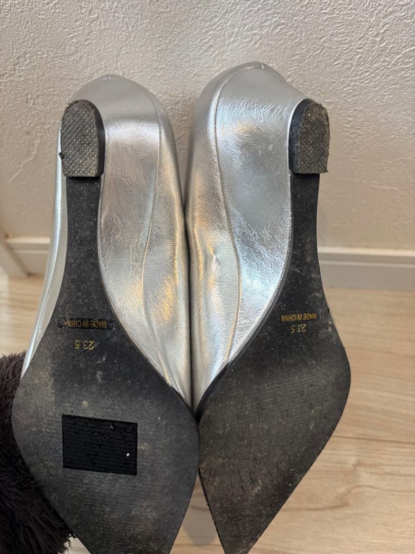 ADAM ET ROPE フォルムウェッジパンプス シルバー