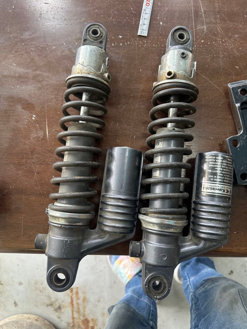 ゼファー400 純正リアサス