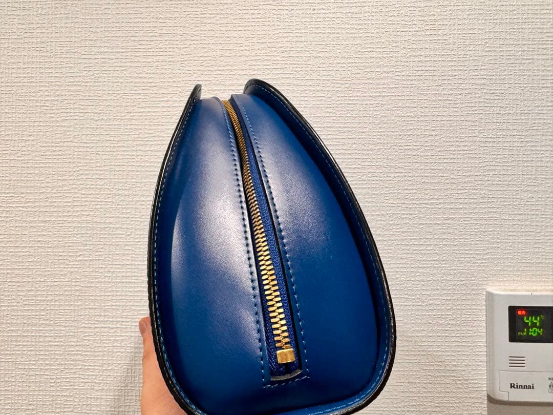 ルイヴィトン　エピ　ブルー　ポーチ　クラッチバック