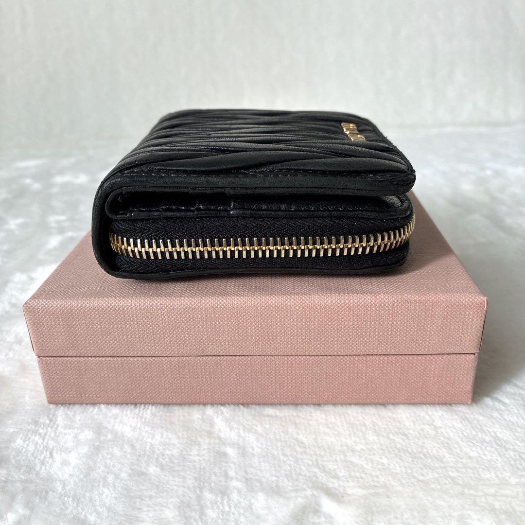 miu miu マテラッセ ラウンドジップ 財布 キルティング レザー ブラック