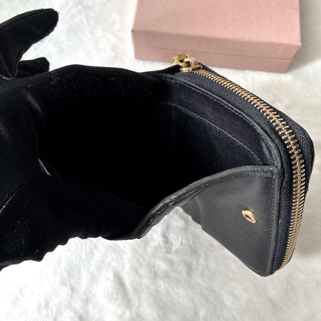 miu miu マテラッセ ラウンドジップ 財布 キルティング レザー ブラック