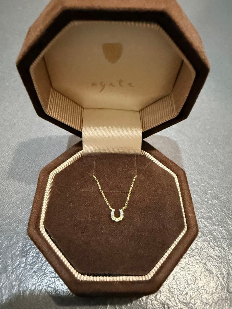 agete ネックレス　フォースシュー　馬蹄　ダイヤモンド