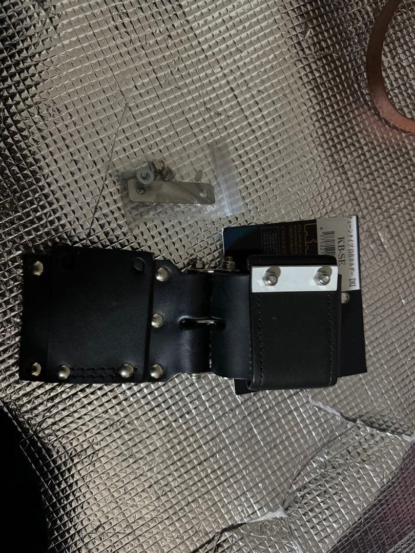 ニックス　黒レザーチェーンタイプ自在ホルダー