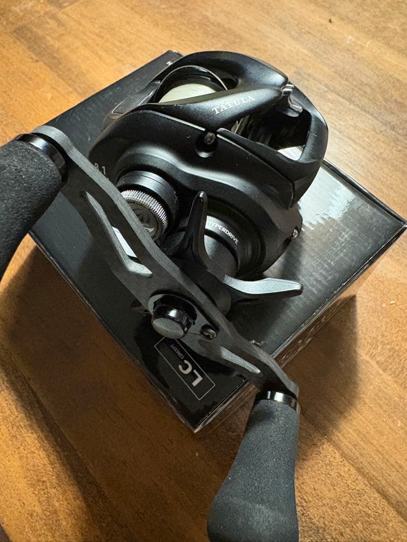 TATULA TW 100XH ベイトリール ブラック　24タトゥーラ