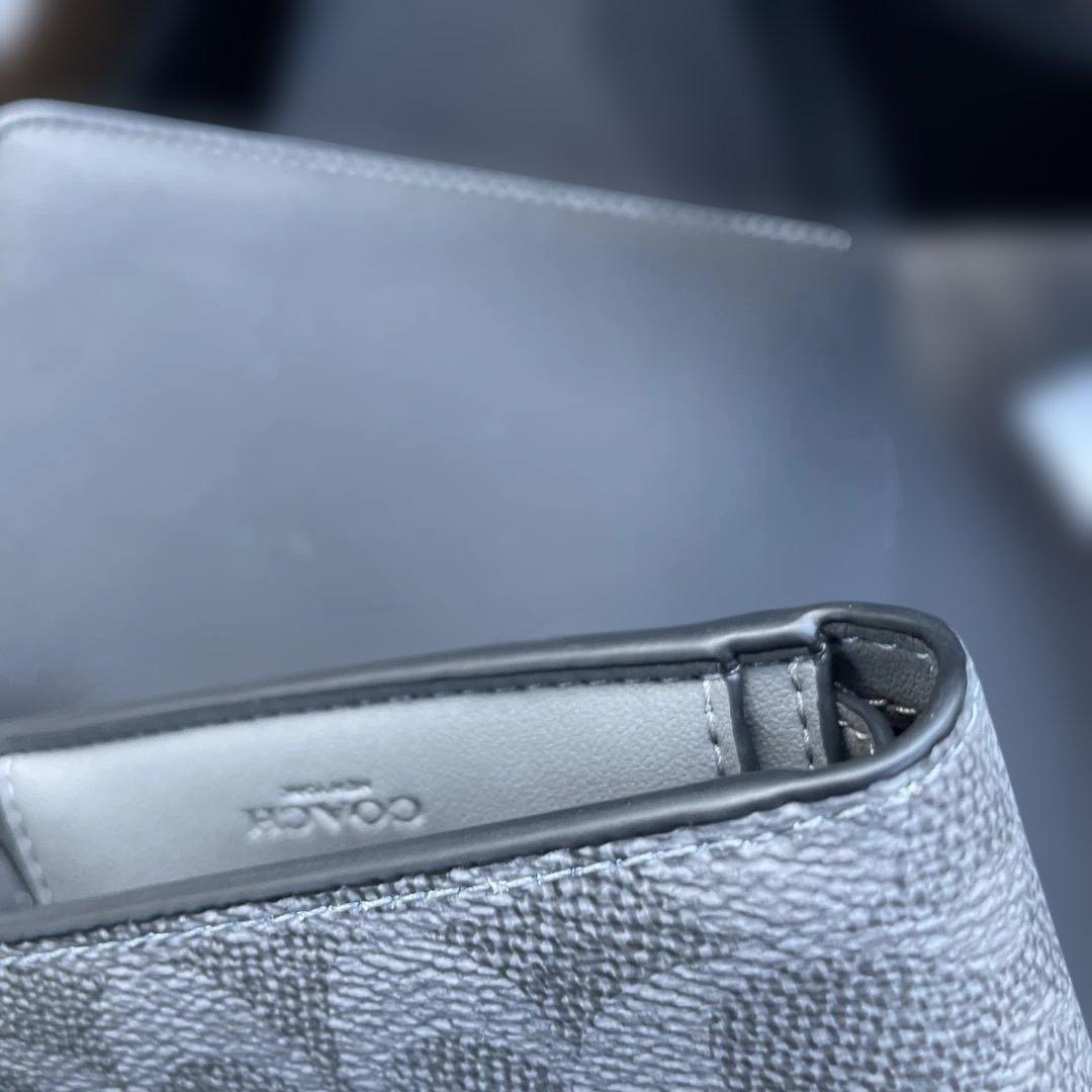 YUYA　　新品未使用　定価49,500円　COACH ライトグレー