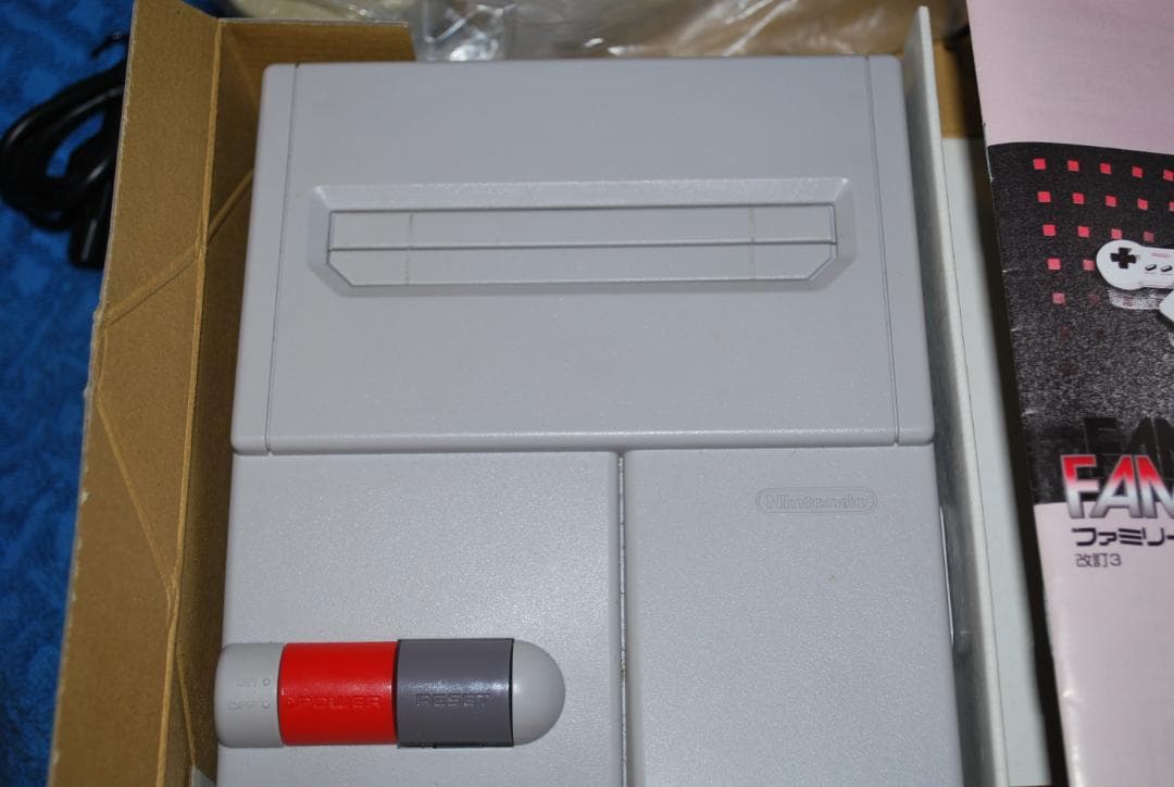 任天堂”ファミリーコンピューター™”中古すぐ遊べるセットの出品です。