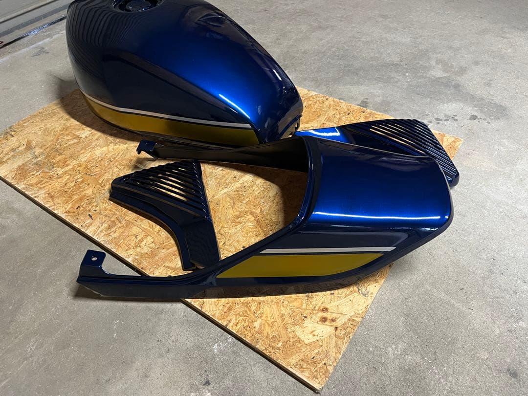 ゼファー400 タンク テールカウル アルフィンサイドカバー　送料込み