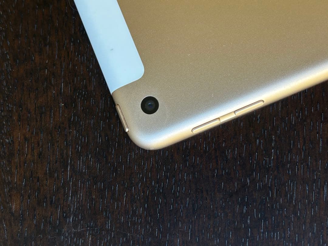 美品 iPad 第5世代 32GB ゴールド Wi-Fi + Cellular