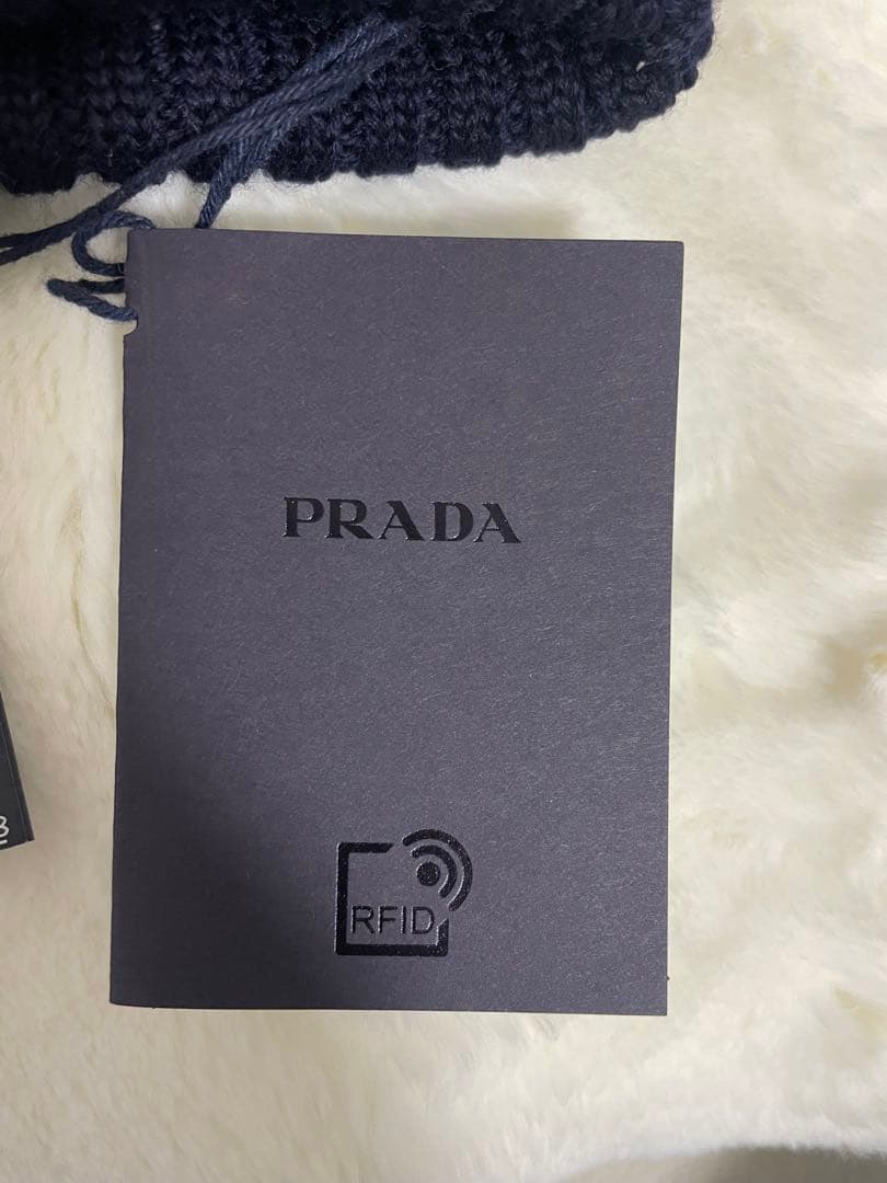 PRADAニットキャップ