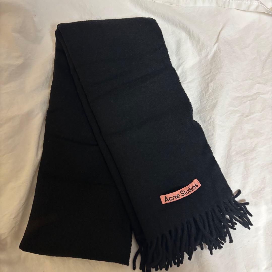 Acne Studios 黒 大判マフラー