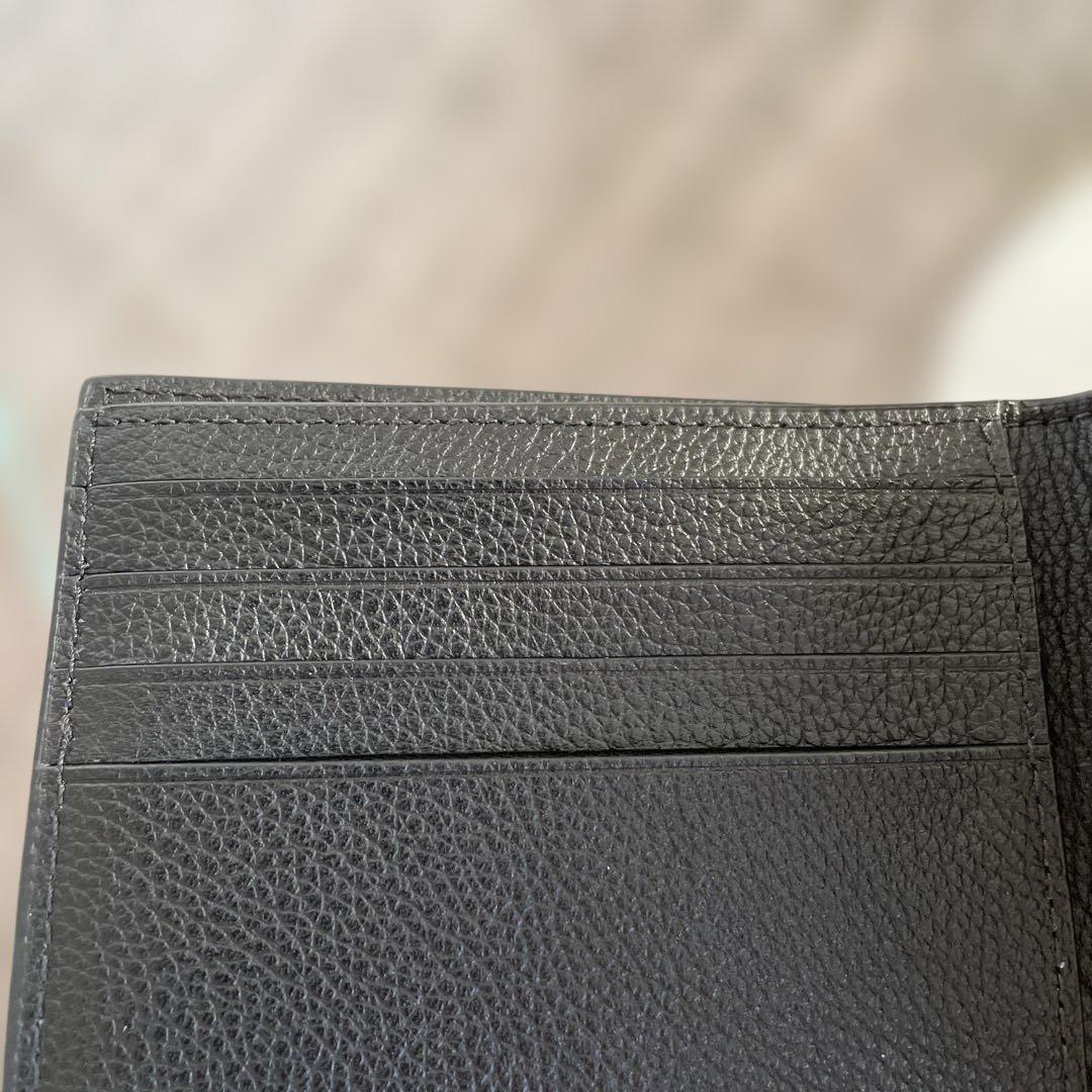 未使用　定価49,500円　COACH ブラック 二つ折り財布 ポケット付