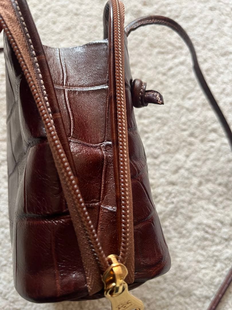 IL BISONTE 型押しショルダーバッグ　茶