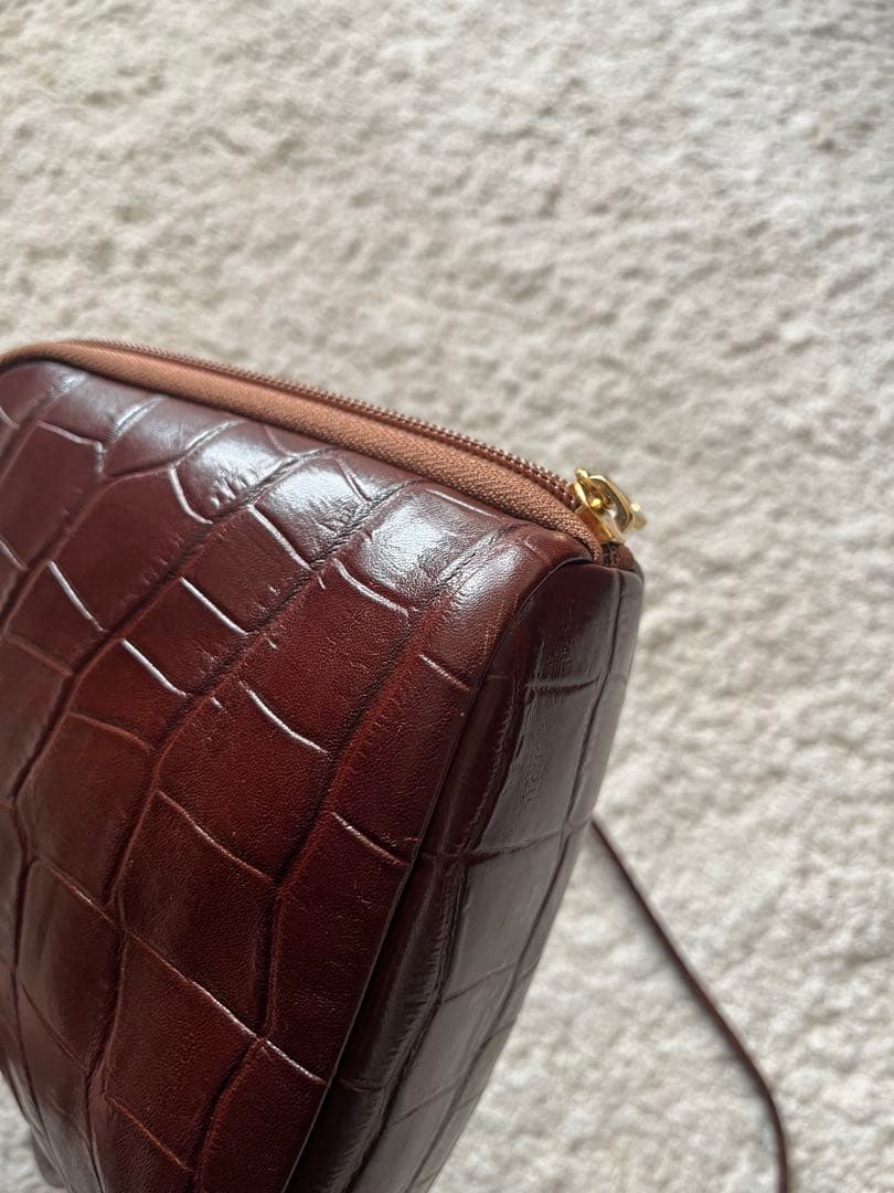 IL BISONTE 型押しショルダーバッグ　茶