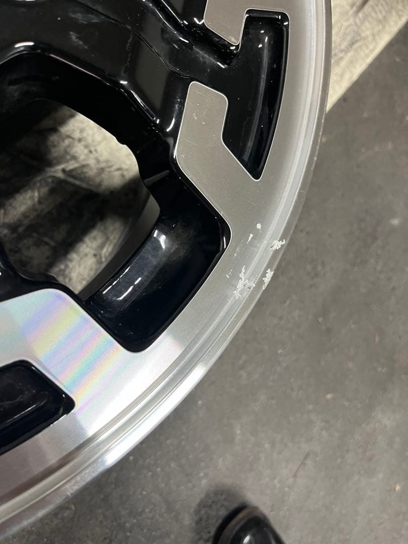 Nissan キャラバン用15インチ ホイール ブラック/シルバー