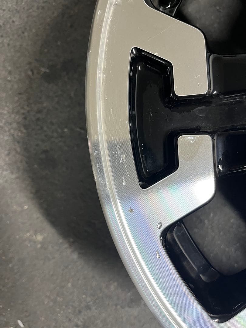 Nissan キャラバン用15インチ ホイール ブラック/シルバー