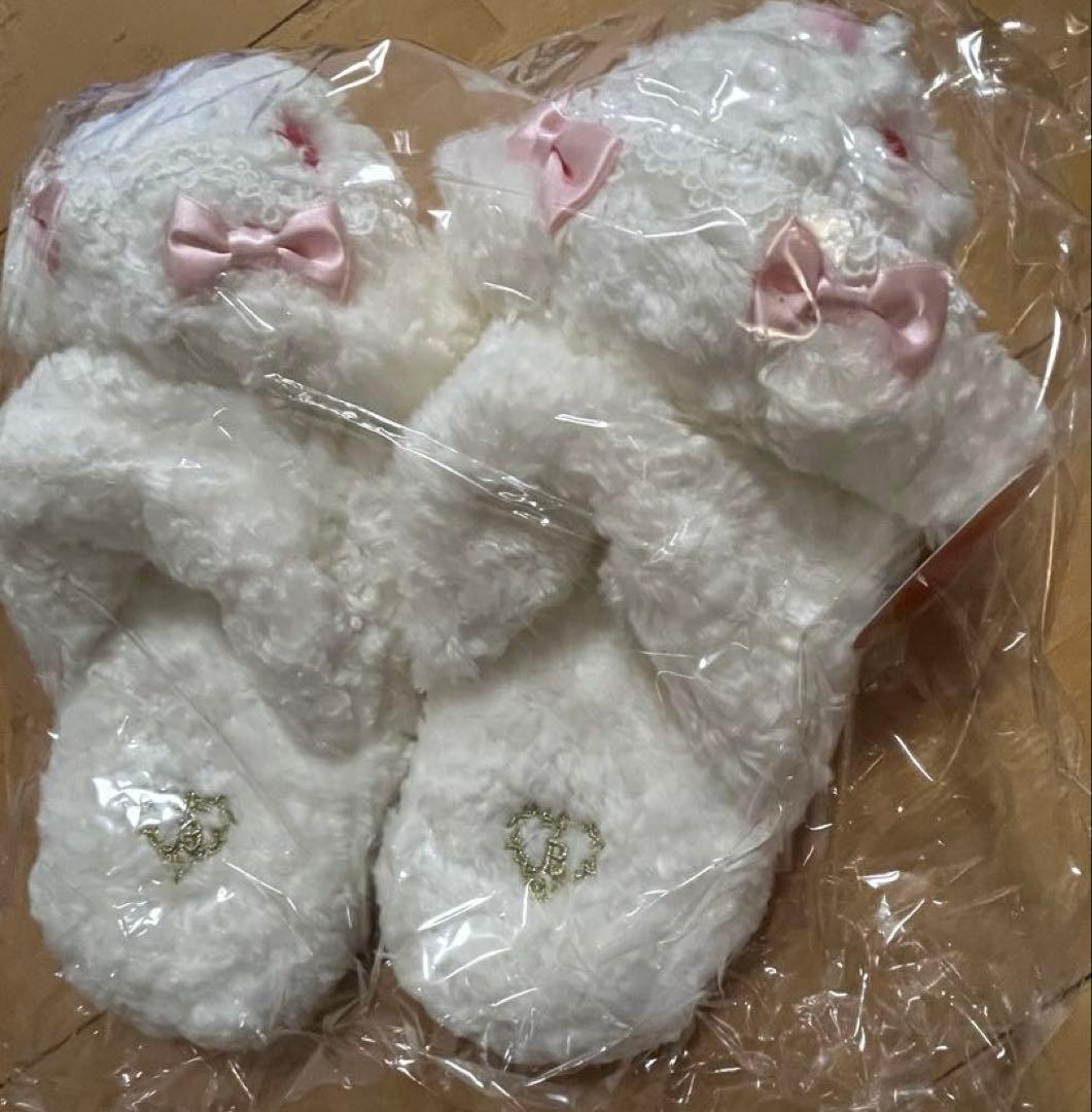 d*3様 新品 タグ付きうさくみゃちゃんスリッパ ホワイト