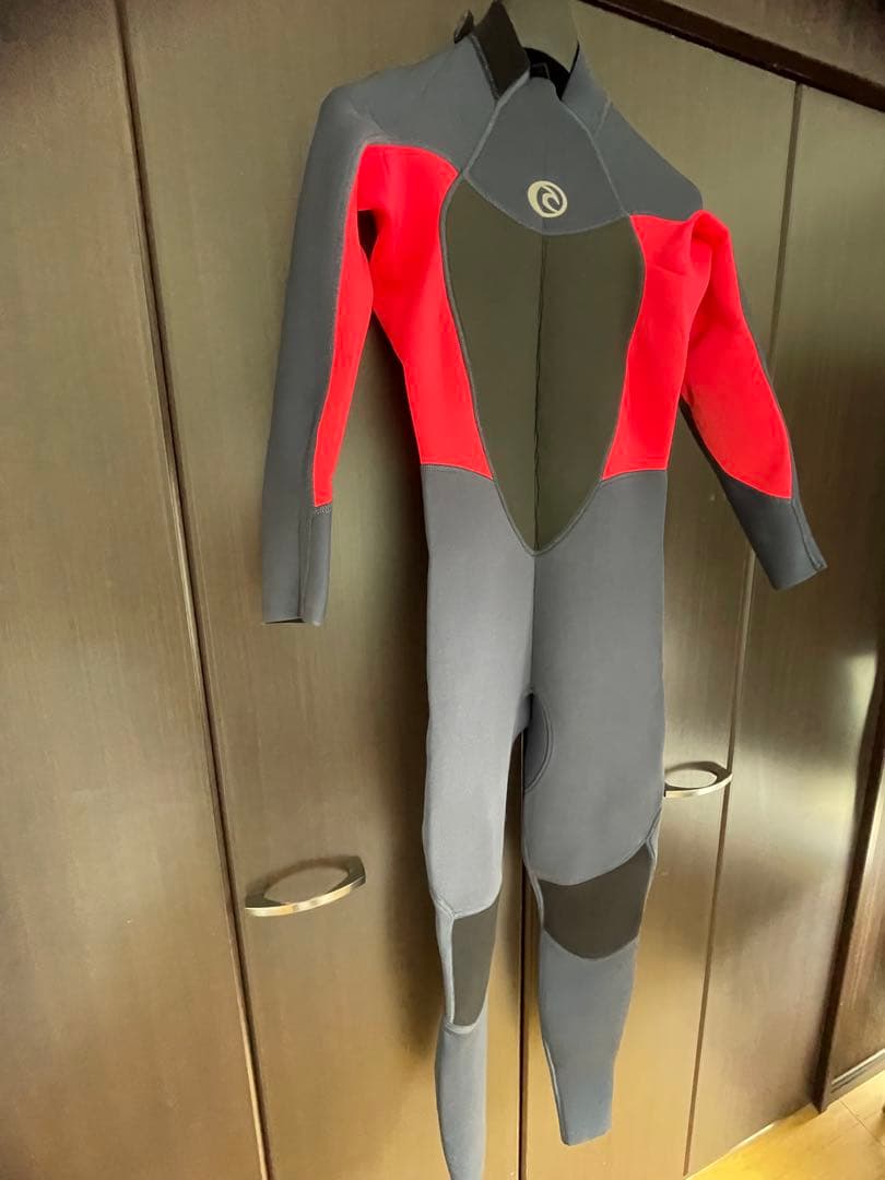 リップカール　ウェットスーツ