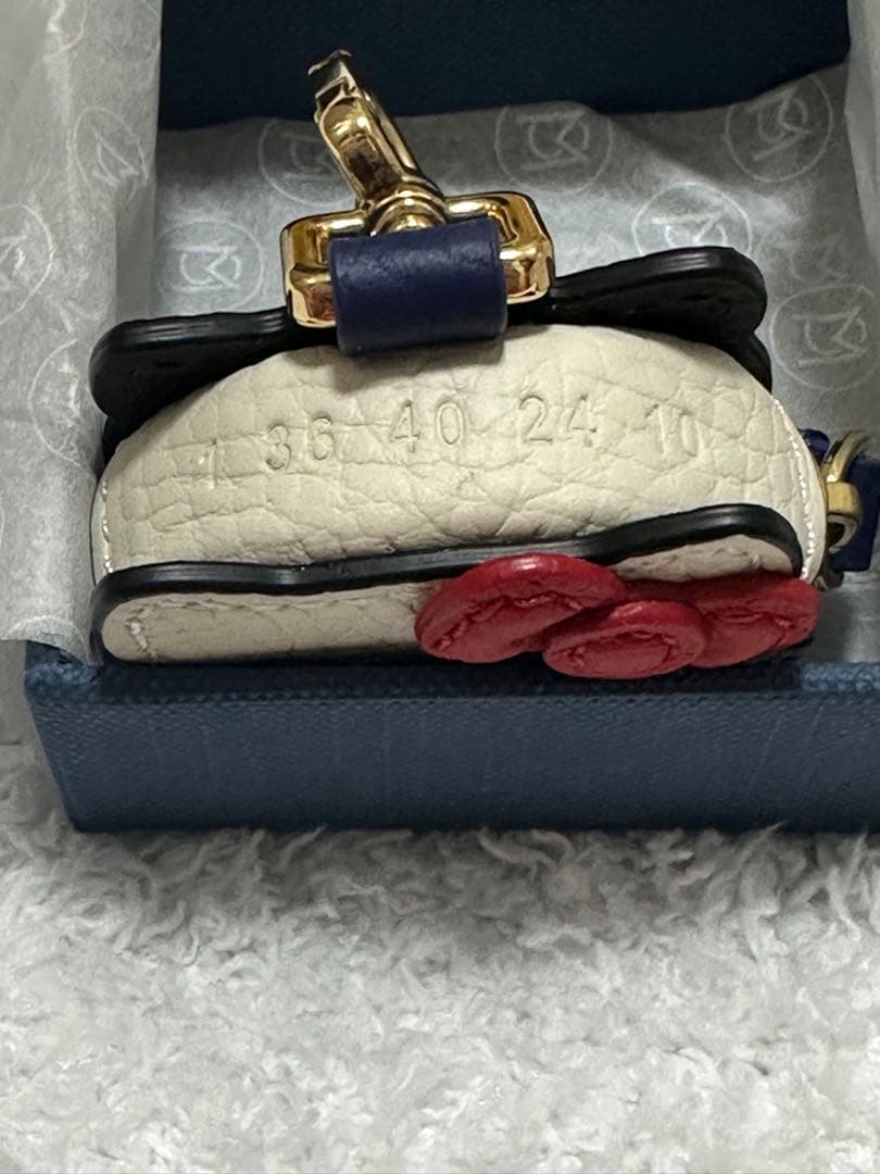 【美品】MAISON de SABRÉ ハローキティ チャーム