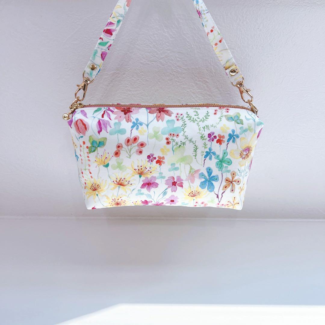 【パックりか❤ 様お取置き専用ページ】リバティ　タナローン持ち手付きポーチ(中)