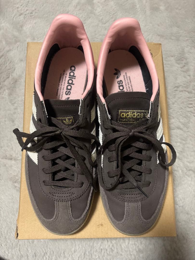 adidasスニーカー