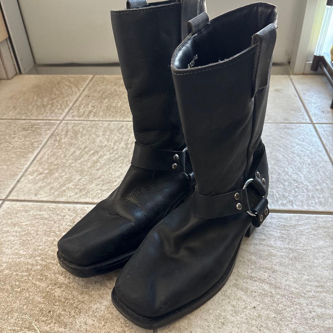 黒 エンジニアブーツ バックル付き