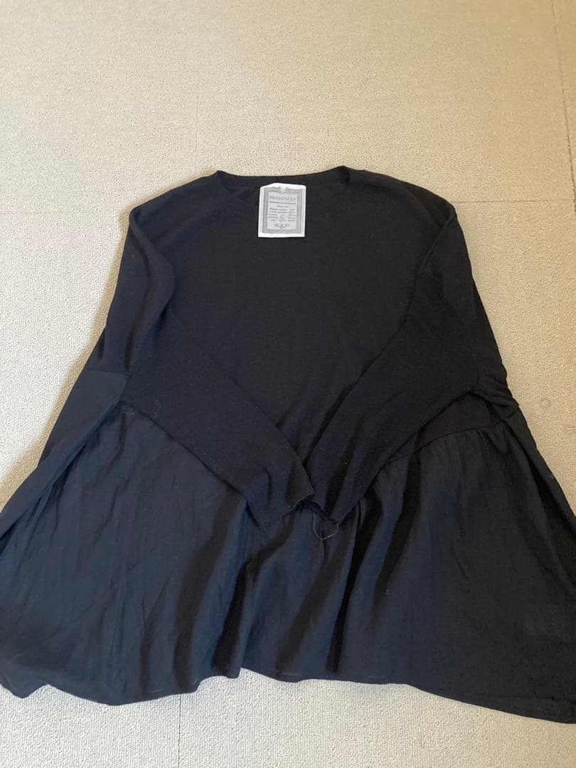 BEARDSLEY ★新品未使用タグ付きブラック フレア長袖トップス