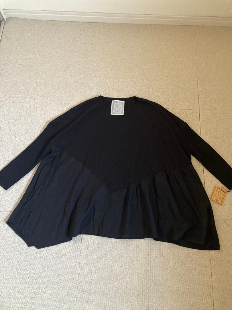 BEARDSLEY ★新品未使用タグ付きブラック フレア長袖トップス