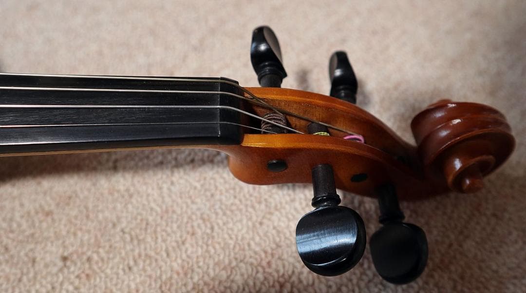 カールヘフナーのバイオリン