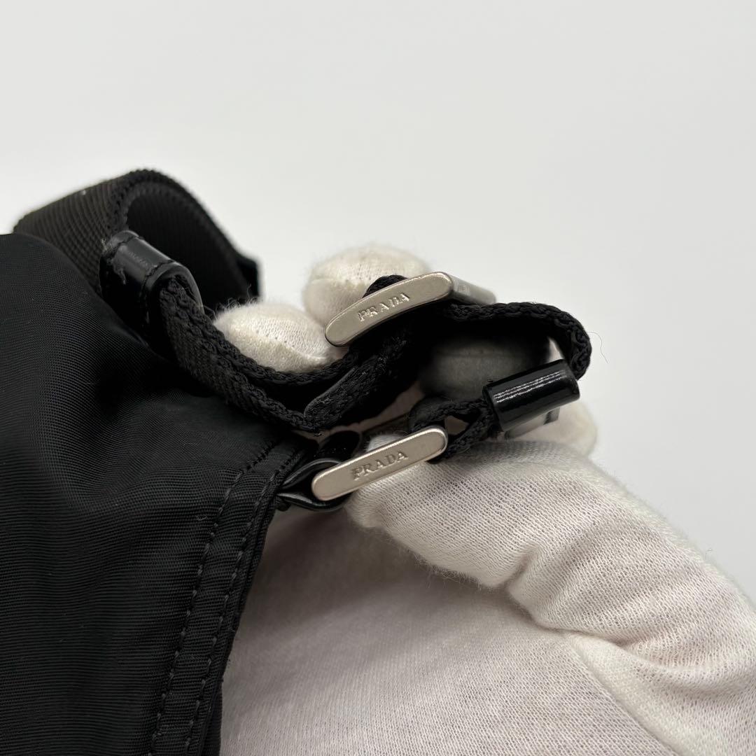 プラダ　ショルダーバッグ　ブラック　サコッシュ　ナイロン　三角ロゴ