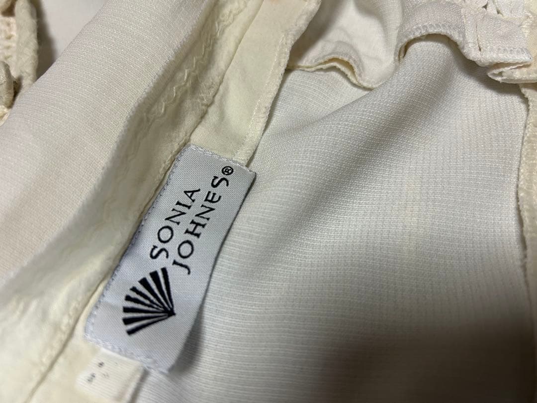 ソニアジョーンズ・アイボリー ブラウス