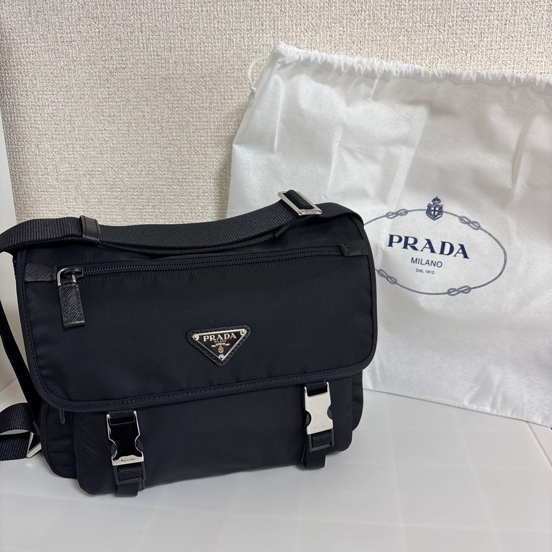 プラダ ナイロン ショルダーバッグ