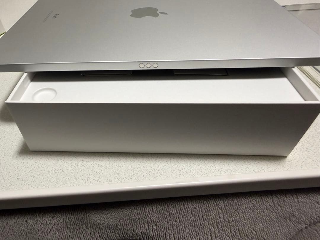 iPad 第10世代 64GBシルバー (箱有り)