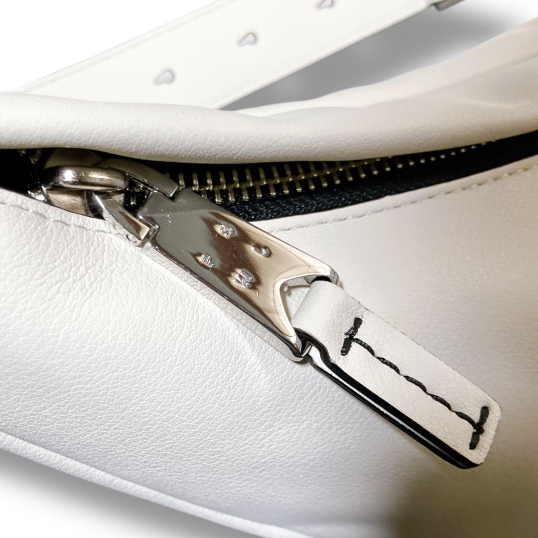 プロエンザスクーラー 良品 斜め掛け可 ラウンドショルダーバッグ ホワイト系