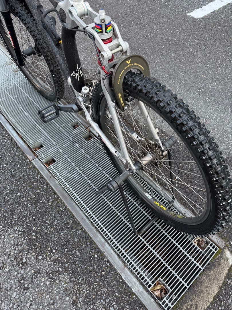 GT STS-1000 ダウンヒルマウンテンバイク TIOGA 引き取り限定