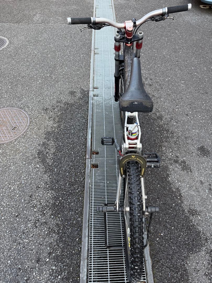 GT STS-1000 ダウンヒルマウンテンバイク TIOGA 引き取り限定