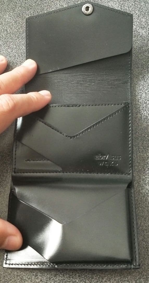 abrAsus いっぱい入る小さい財布　waku