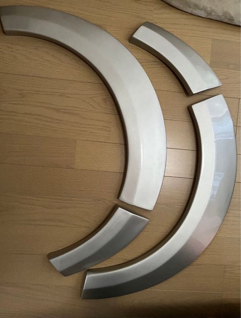 ハイエース200系25ミリワイドダウンルックオーバーフェンダー