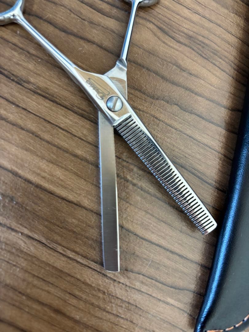 ステンレス製すきバサミ ケース付き