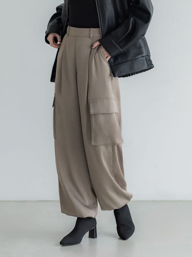 crewre　マットサテンカーゴパンツ　グレージュ　2