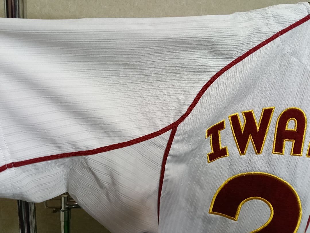 【激レア・美品】岩隈久志 東北楽天 ホームユニフォーム L（デサント製・刺繍）