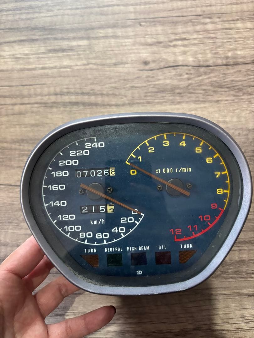 スズキ GSX1100S カタナのスピードメーターとタコメーターの複合ユニット