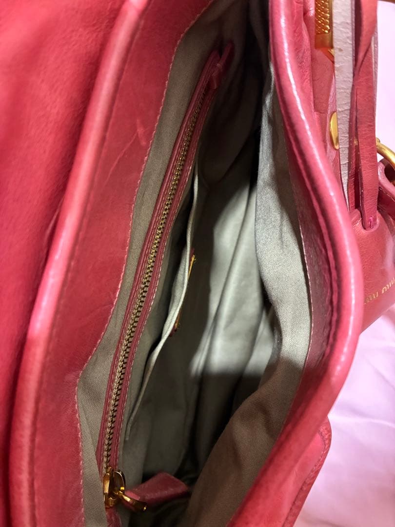 MIU MIU ピンク マトラッショルダーバッグ 2WAY