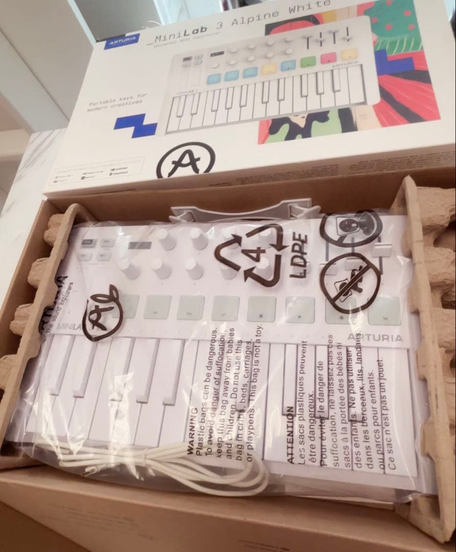 アートリア MiniLab3 Alpine White MIDIキーボード