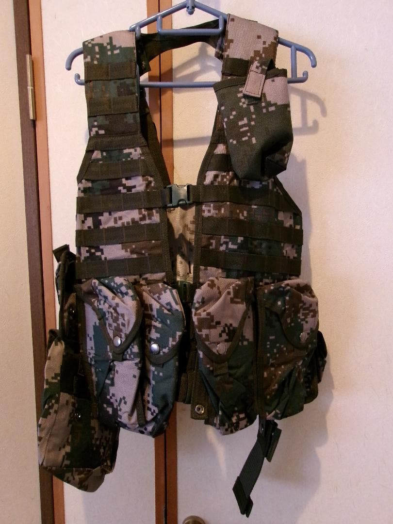 未使用　中国軍　06式　デジタル迷彩　タクティカルベスト　マガジンポーチ