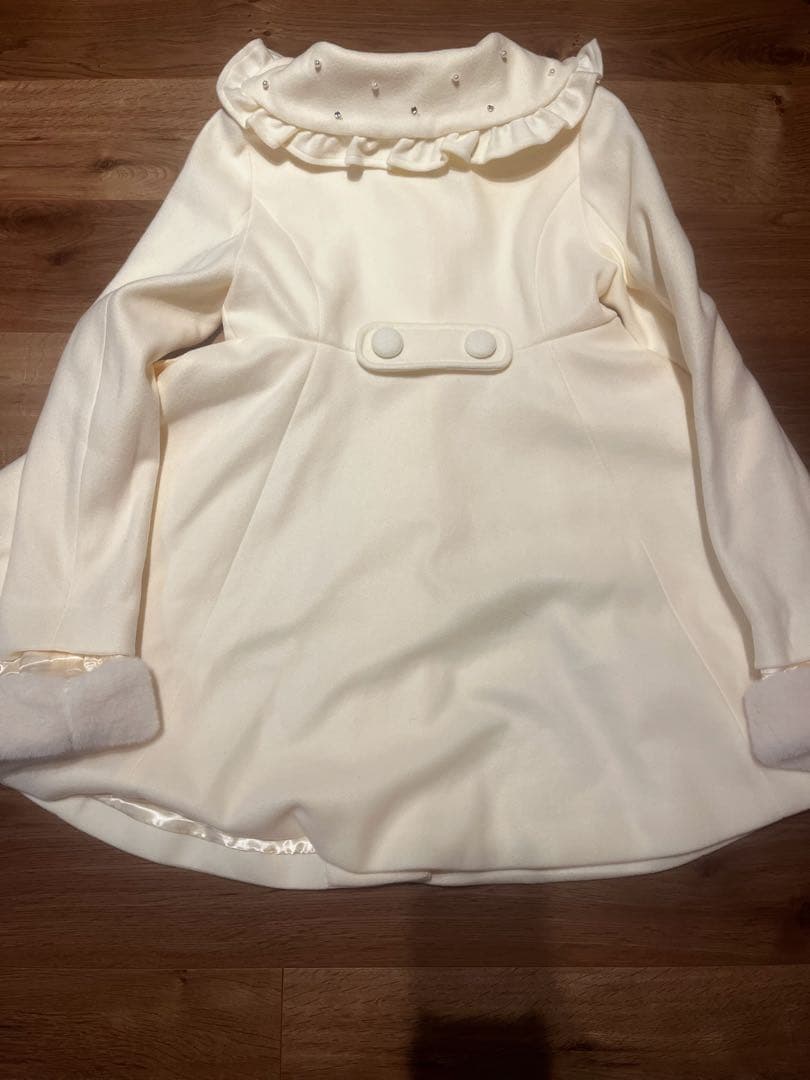 pium ビジューカラードーリーフレアコート ホワイト