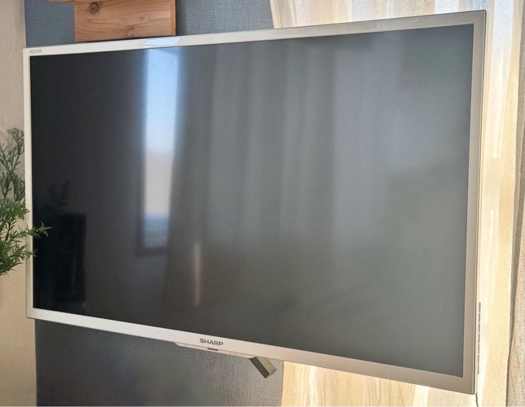 【送料込み】SHARP液晶テレビ40型 亀山ブランド　白　ホワイト　リモコン付き