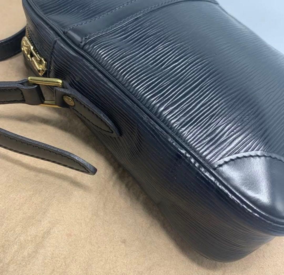 ルイヴィトン ショルダーバッグ ポシェット エピ ダヌーブ レザー 黒