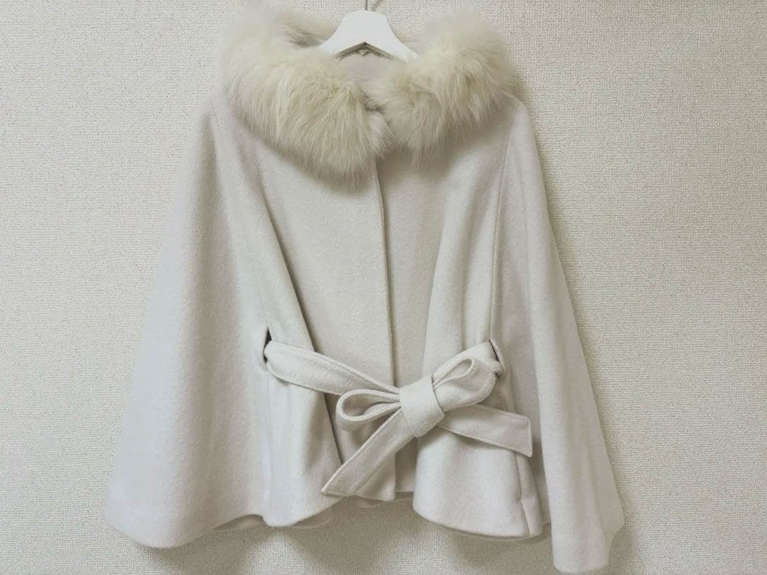 Noera ノエラ 衿ファー付ポンチョコート