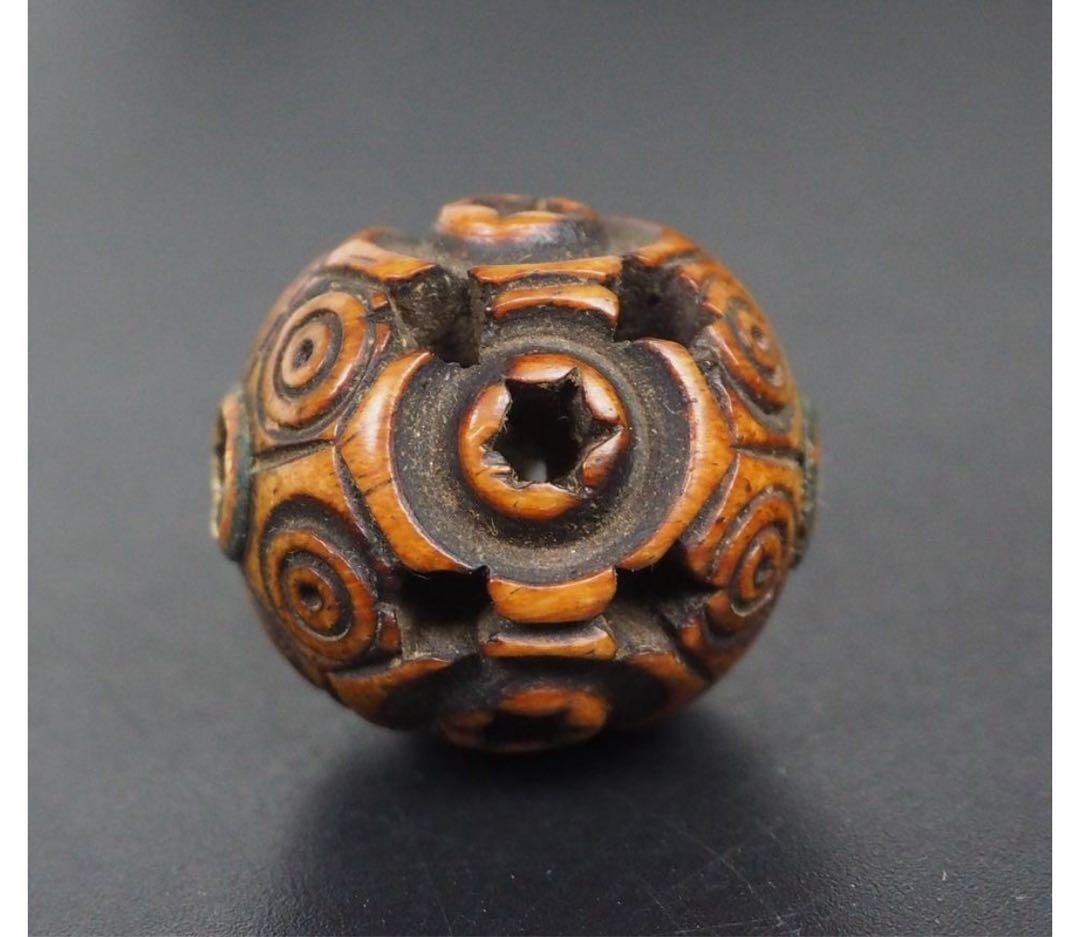 送料無料 江戸時代　提げ物　牙彫緒締玉　径2cm 重4g