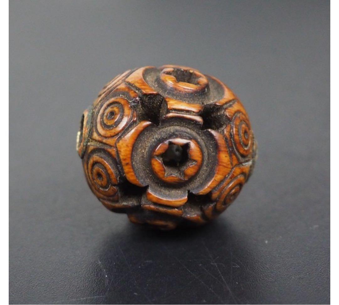 送料無料 江戸時代　提げ物　牙彫緒締玉　径2cm 重4g